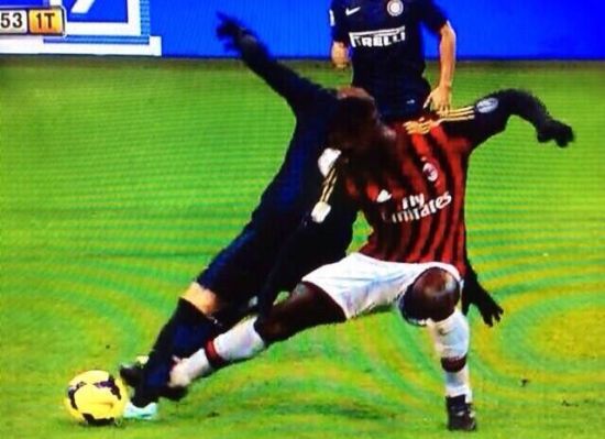  米兰德比争议红牌，VAR判定引发热议  